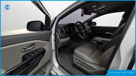 KIA CARNIVAL 9-SEATER PRESTIGE