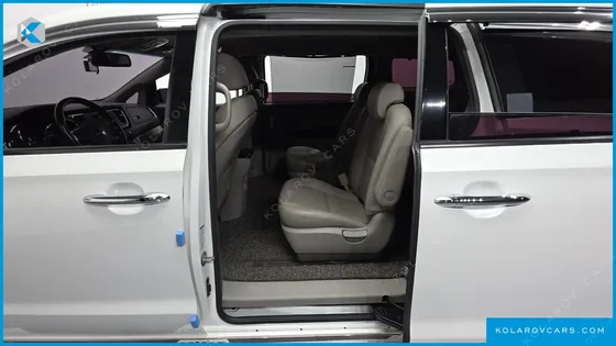 KIA CARNIVAL 9-SEATER PRESTIGE