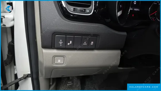 KIA CARNIVAL 9-SEATER PRESTIGE