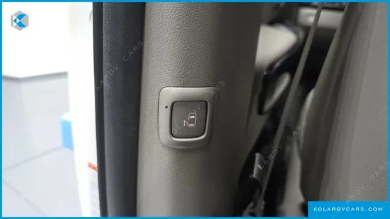 KIA CARNIVAL 9-SEATER PRESTIGE