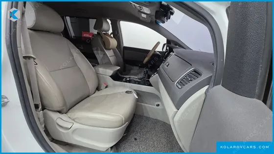 KIA CARNIVAL 9-SEATER PRESTIGE