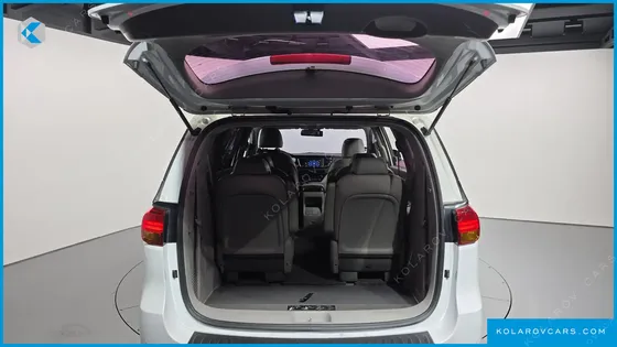 KIA CARNIVAL 9-SEATER PRESTIGE