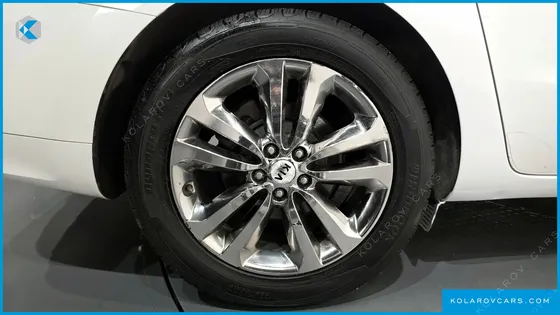 KIA CARNIVAL 9-SEATER NOBLESSE