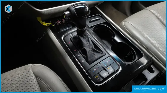KIA CARNIVAL 9-SEATER NOBLESSE