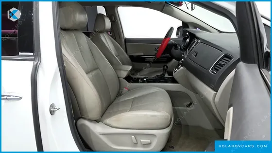 KIA CARNIVAL 9-SEATER NOBLESSE