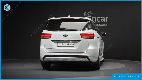 KIA CARNIVAL 9-SEATER PRESTIGE