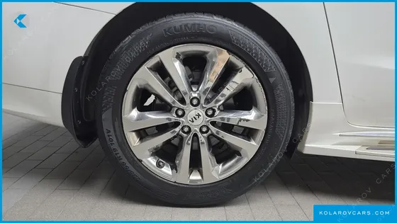 KIA CARNIVAL 9-SEATER PRESTIGE