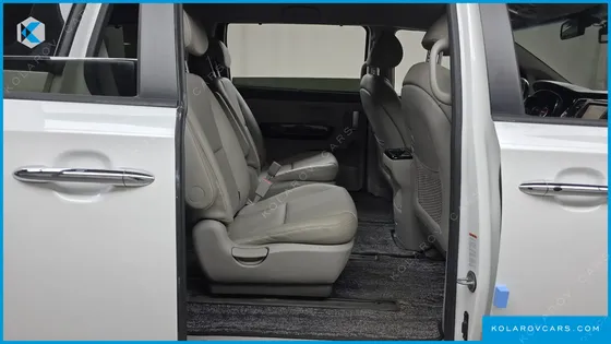 KIA CARNIVAL 9-SEATER PRESTIGE