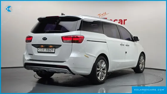 KIA CARNIVAL 9-SEATER NOBLESSE