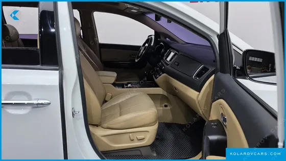 KIA CARNIVAL 9-SEATER NOBLESSE