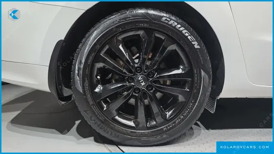 KIA CARNIVAL 9-SEATER NOBLESSE