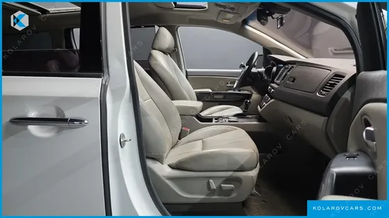 KIA CARNIVAL 9-SEATER NOBLESSE