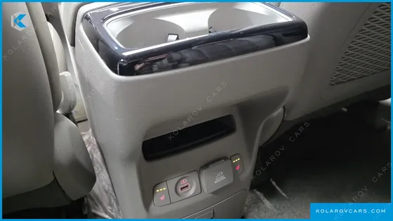 KIA CARNIVAL 9-SEATER NOBLESSE