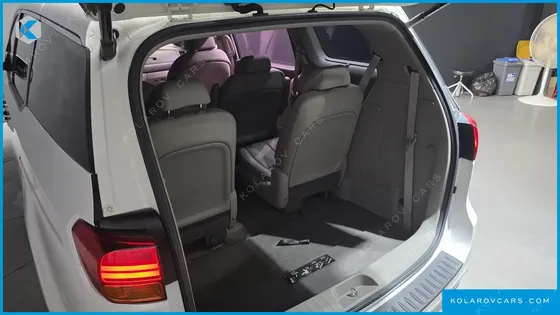 KIA CARNIVAL 9-SEATER NOBLESSE