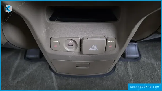 KIA CARNIVAL 9-SEATER HI-LIMOUSINE