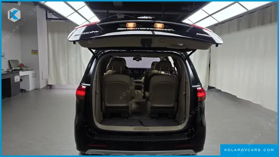 KIA CARNIVAL 9-SEATER HI-LIMOUSINE