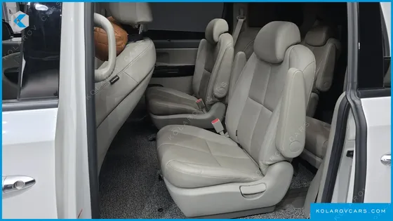 KIA CARNIVAL 9-SEATER NOBLESSE