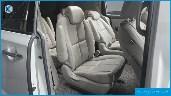 KIA CARNIVAL 9-SEATER NOBLESSE