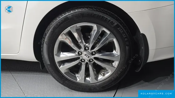 KIA CARNIVAL 9-SEATER NOBLESSE