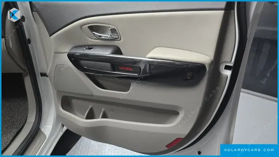 KIA CARNIVAL 9-SEATER NOBLESSE