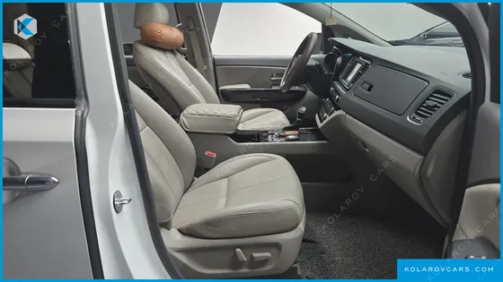 KIA CARNIVAL 9-SEATER NOBLESSE