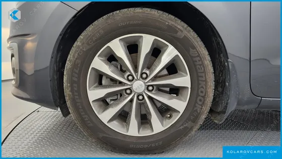 KIA CARNIVAL 9-SEATER LUXURY
