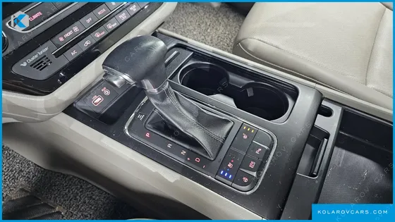 KIA CARNIVAL 9-SEATER LUXURY