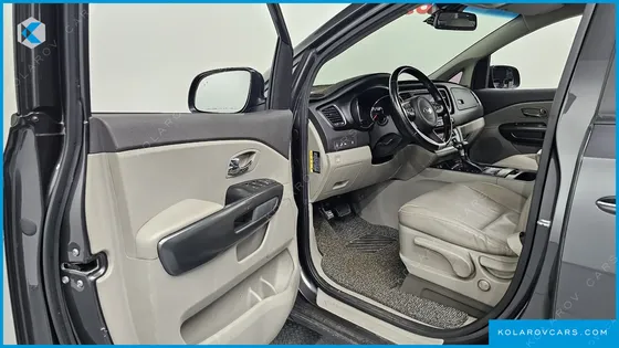 KIA CARNIVAL 9-SEATER LUXURY
