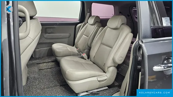 KIA CARNIVAL 9-SEATER LUXURY