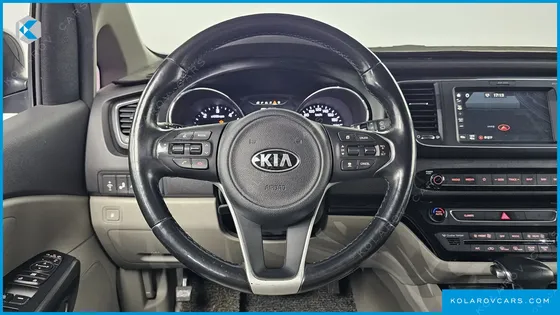 KIA CARNIVAL 9-SEATER LUXURY