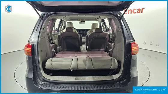 KIA CARNIVAL 9-SEATER LUXURY