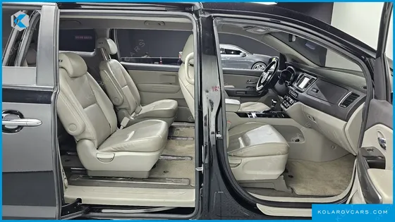 KIA CARNIVAL 9-SEATER LUXURY