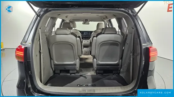 KIA CARNIVAL 9-SEATER LUXURY