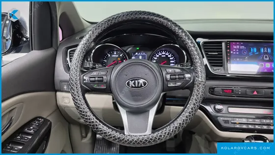 KIA CARNIVAL 7-SEATER LIMOUSINE