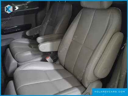 KIA CARNIVAL GASOLINE 7-SEATER LIMOUSINE