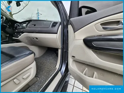 KIA CARNIVAL 7-SEATER LIMOUSINE