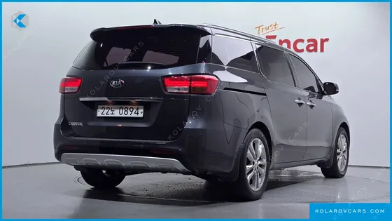 KIA CARNIVAL 9-SEATER NOBLESSE