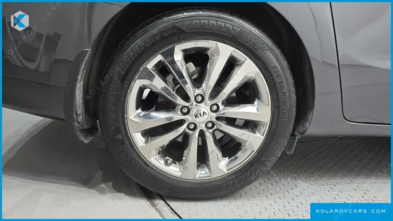 KIA CARNIVAL 9-SEATER NOBLESSE