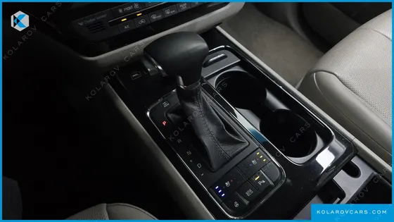 KIA CARNIVAL 9-SEATER NOBLESSE