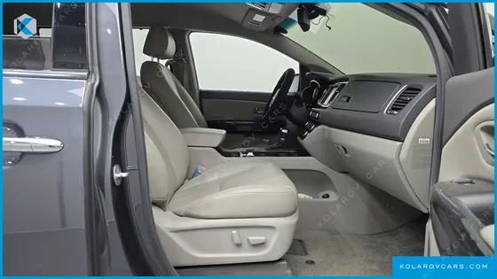 KIA CARNIVAL 9-SEATER NOBLESSE