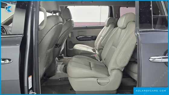 KIA CARNIVAL 9-SEATER NOBLESSE