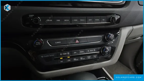 KIA CARNIVAL 9-SEATER NOBLESSE