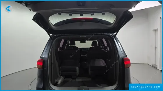 KIA CARNIVAL 9-SEATER NOBLESSE
