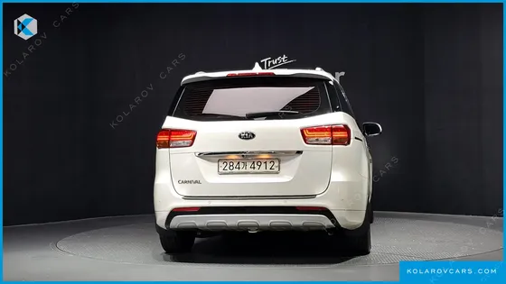 KIA CARNIVAL 9-SEATER PRESTIGE
