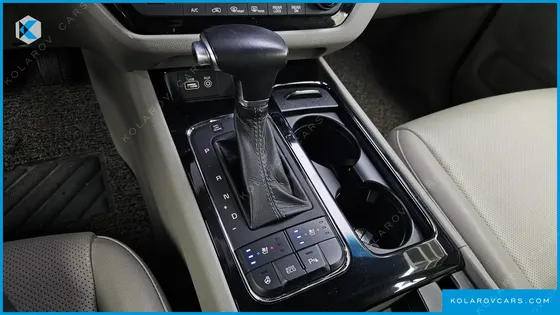 KIA CARNIVAL 9-SEATER PRESTIGE