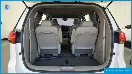 KIA CARNIVAL 9-SEATER PRESTIGE
