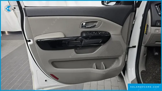 KIA CARNIVAL 9-SEATER PRESTIGE