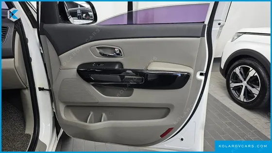 KIA CARNIVAL 9-SEATER PRESTIGE