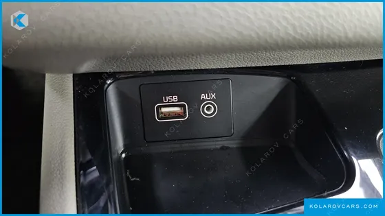 KIA CARNIVAL 9-SEATER PRESTIGE