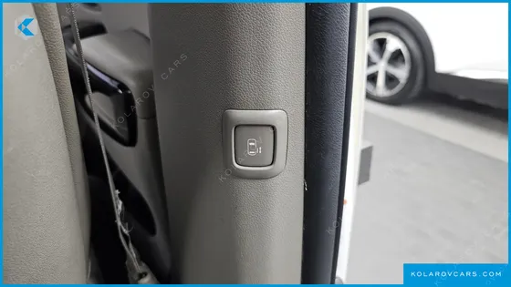 KIA CARNIVAL 9-SEATER PRESTIGE